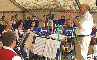 Besuch der Gestrstzer Musikanten in Dettingen 2009